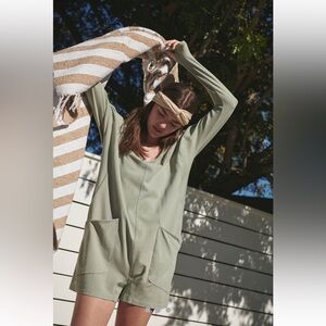 EUC Free People Movement XS Hot Shot Long Sleeve Romper